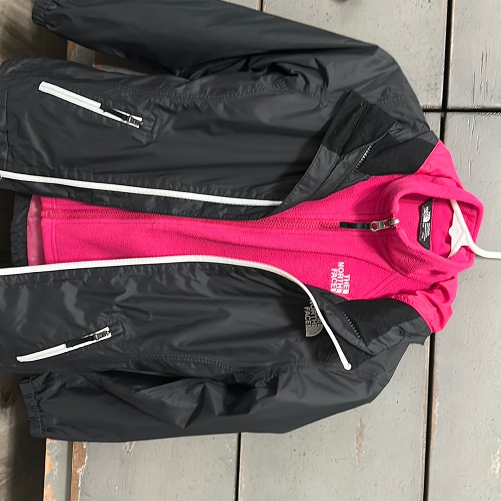 The North Face Girl size 8 ,you can separate-it for two  jacket😊